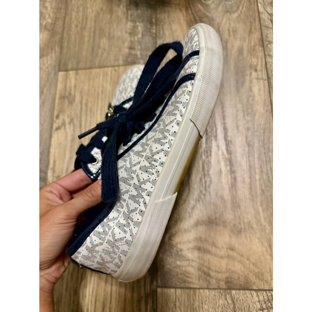 Michael Kors IMA Boreum Fashion White/Navy Size 3 Fashion Sneakers - fits 5.5 W - Picture 1 of 10